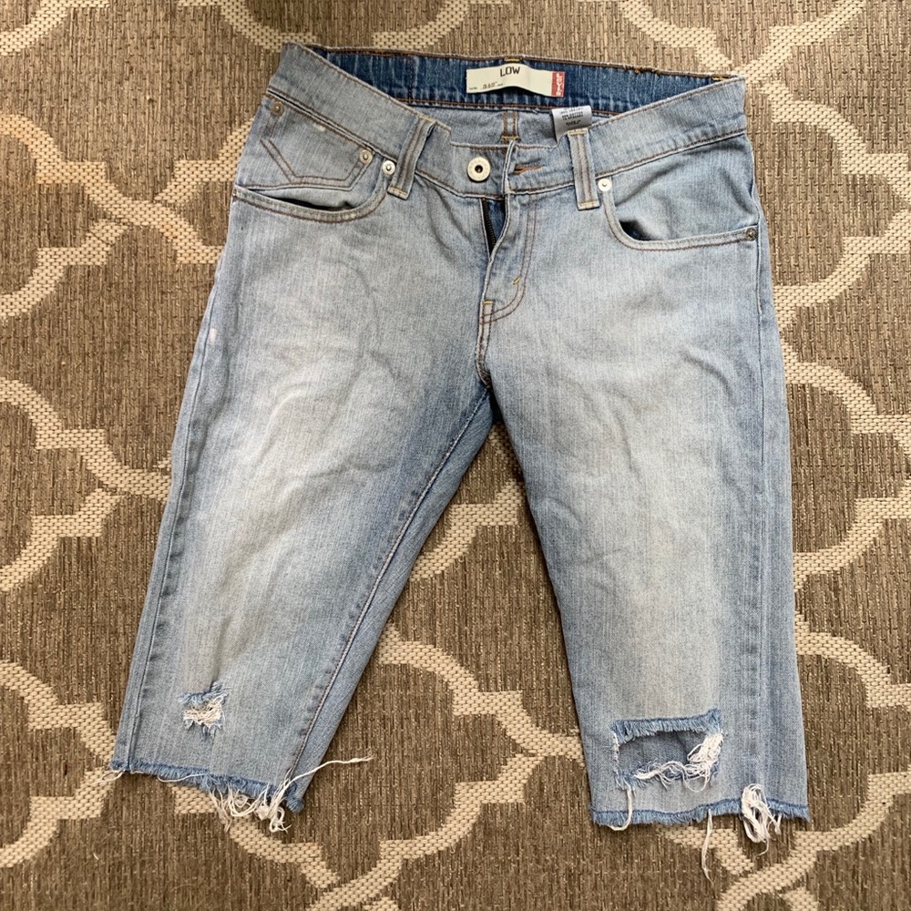 Levi ripped cropped pants size 10